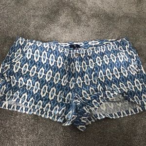 Printed linen shorts